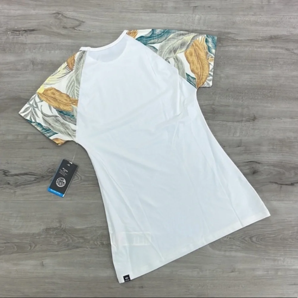 ☀️RIP CURL☀️ TROPIC SHACK RELAXED SHORT SLEEVE RASH GUARD